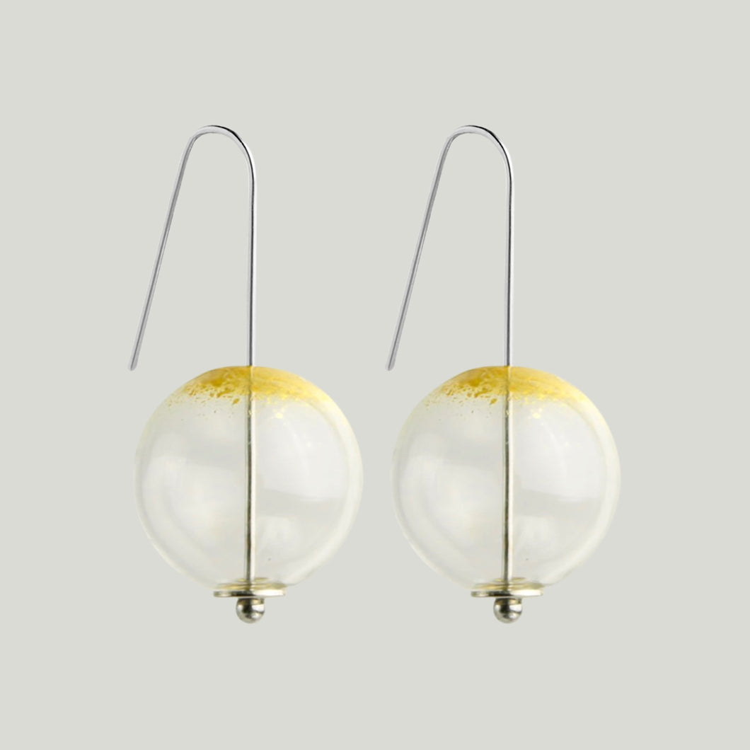 Small globe glass earrings gold